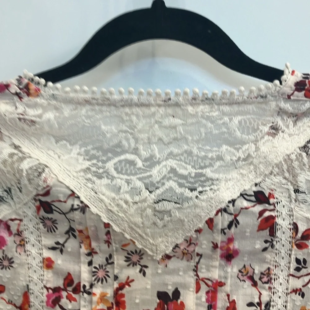 Anthropologie Puff-Sleeved Lace Buttondown